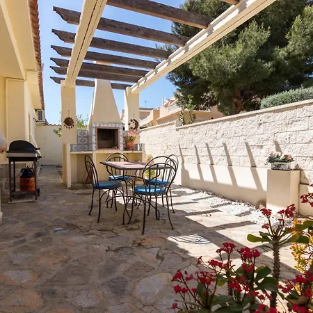 Charming One-floor With Private Pool In Balcones